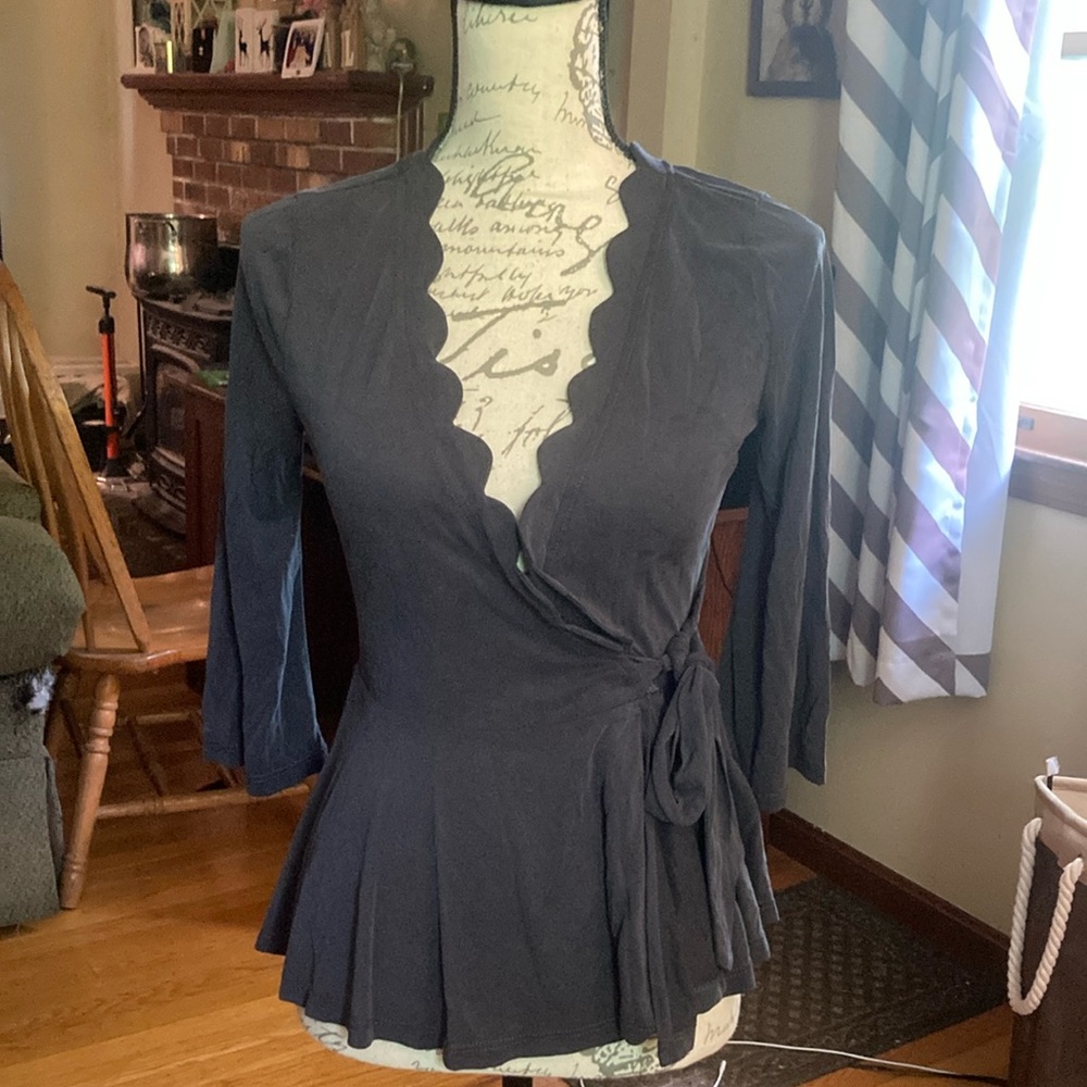 eri +ali adorable scalloped detailed  peplum cardigan  3/4 sleeve  EUC